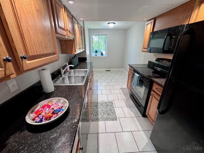 7488 Graystone Court, West Chester, OH 45069 Photo 6
