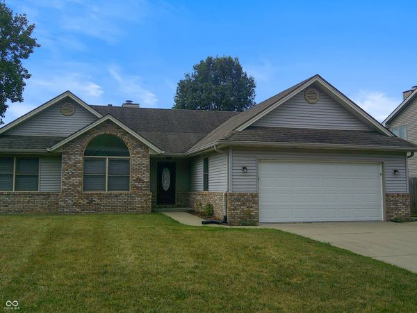 2289 Broadmoor Lane , Columbus, IN 47203