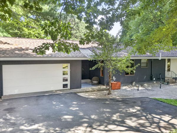 46 East Road, Troy, NY 12180