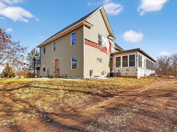 2328 Dean Lake Avenue NE, Grand Rapids, MI 49505