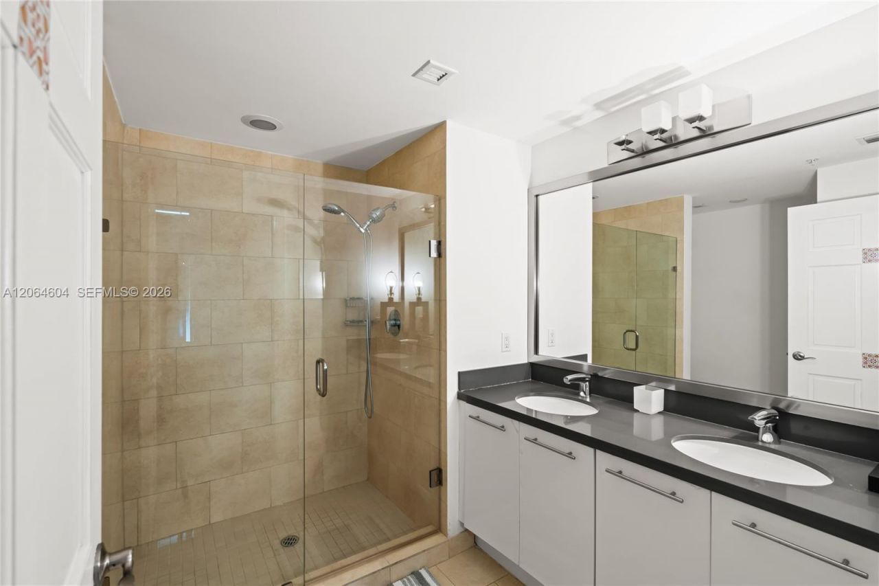 90 SW 3rd St , Unit 3504, Miami, FL 33130 Photo