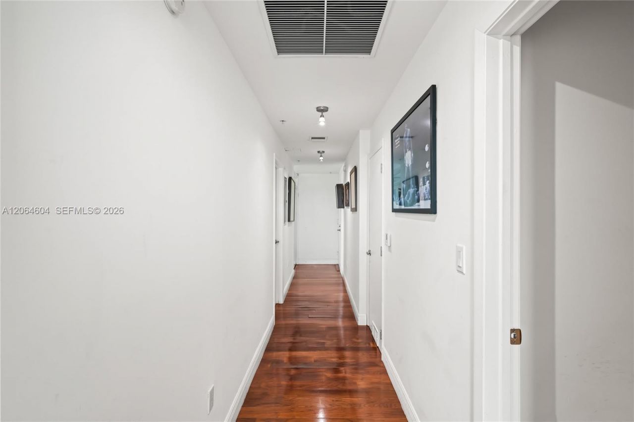 90 SW 3rd St , Unit 3504, Miami, FL 33130 Photo
