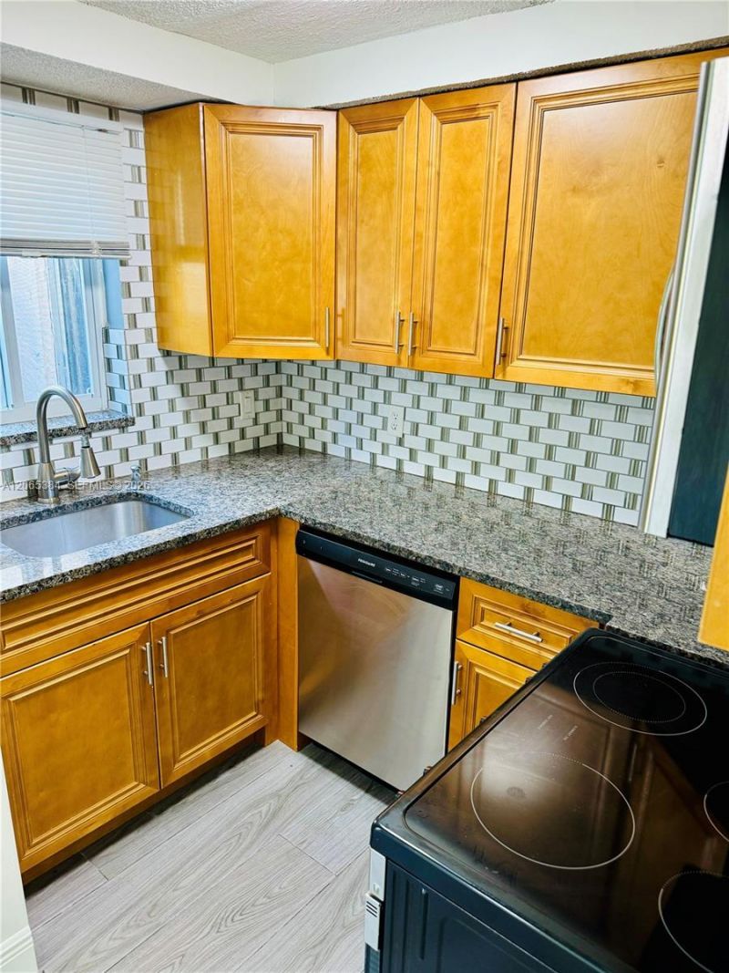 6625 Winfield Blvd, Unit 4-D, Margate, FL 33063 Photo