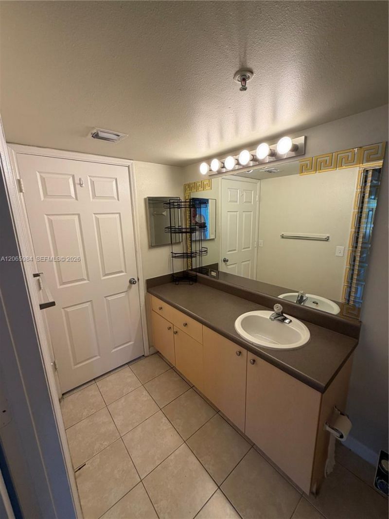 2427 Centergate Dr , Unit 301, Miramar, FL 33025 Photo