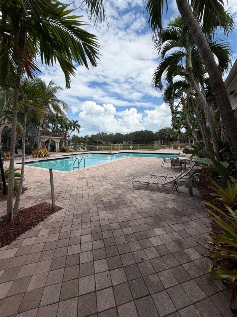 2427 Centergate Dr , Unit 301, Miramar, FL 33025 Photo