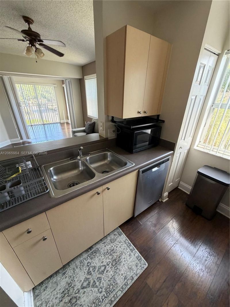 2427 Centergate Dr , Unit 301, Miramar, FL 33025 Photo