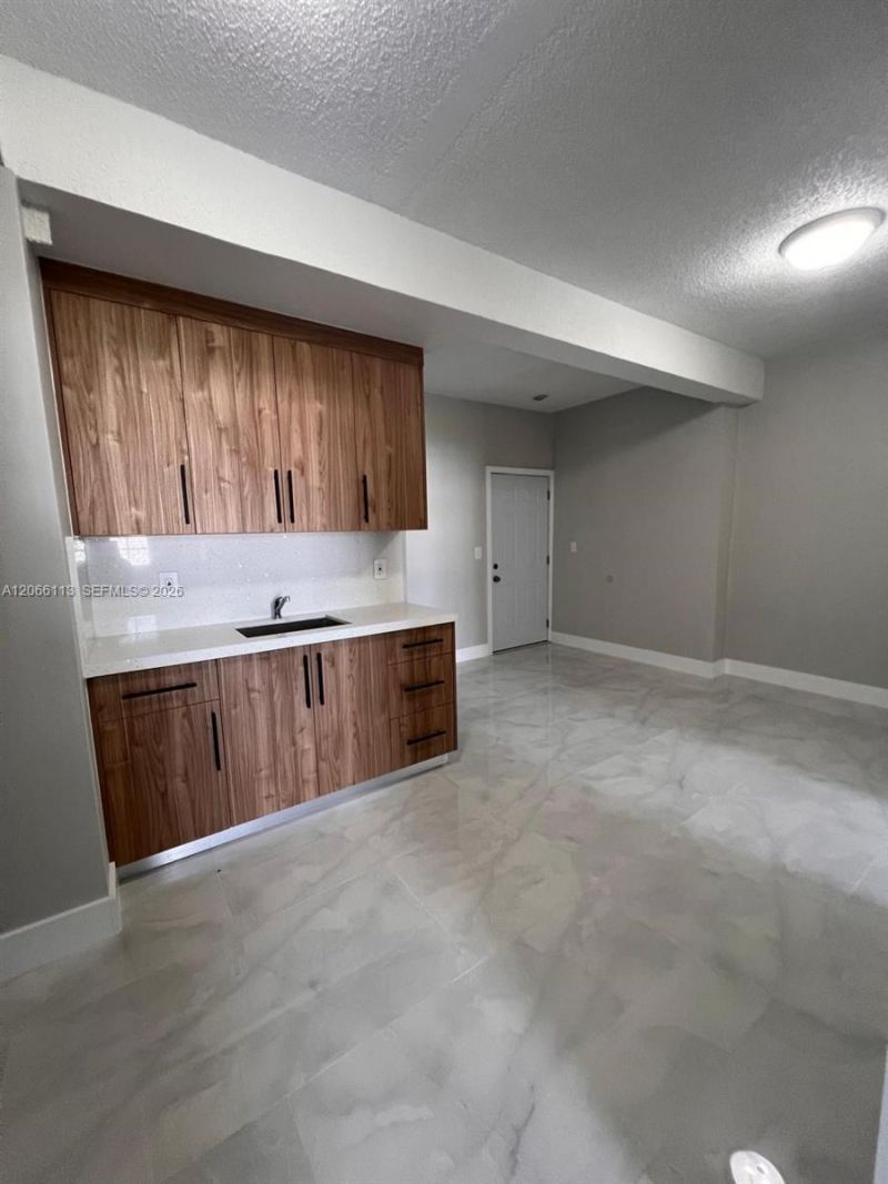 1625 NW 35th St , Unit B5, Miami, FL 33142 Photo