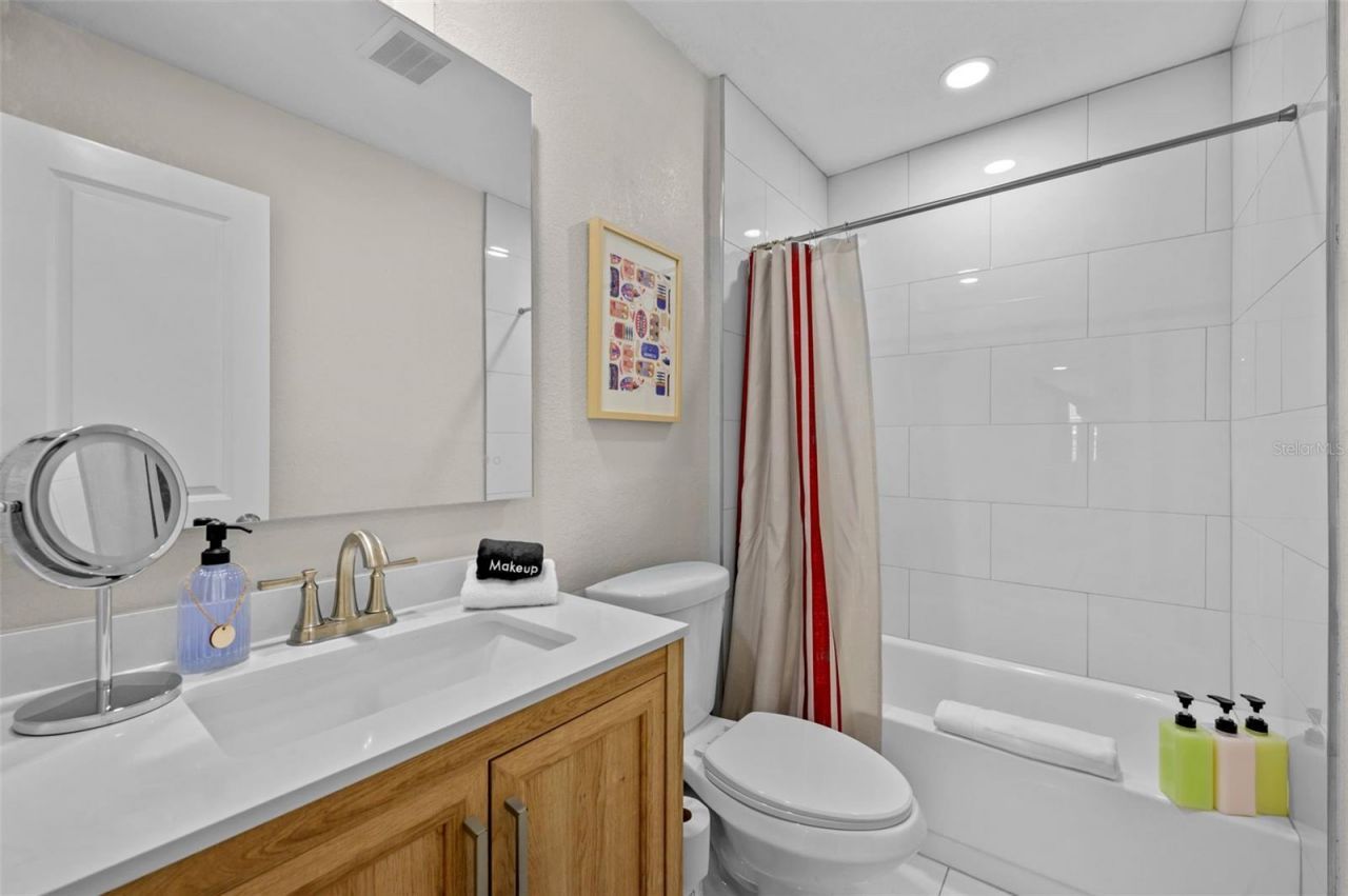 7957 Cottonwoode Drive, Largo, FL 33773 Photo