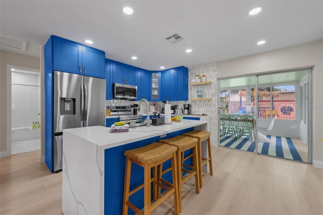 7957 Cottonwoode Drive, Largo, FL 33773 Photo