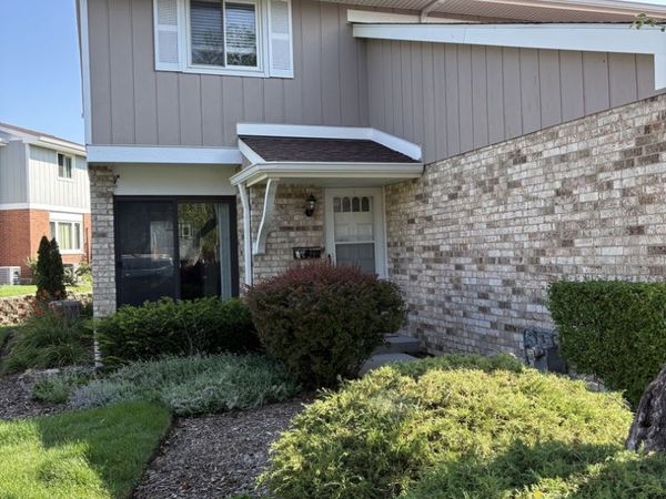 1127 Hertford Court, Wheaton, IL 60189
