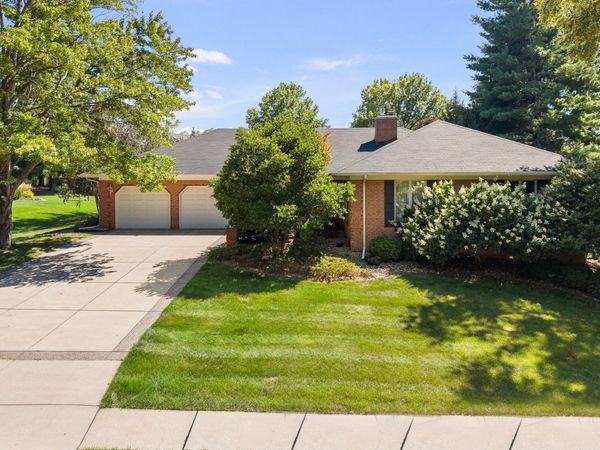 10 Deer Run, Rock Island, IL 61201