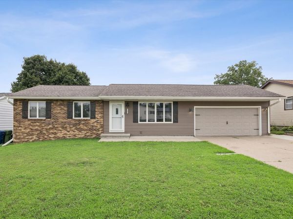 1201 27th Avenue N, Clinton, IA 52732
