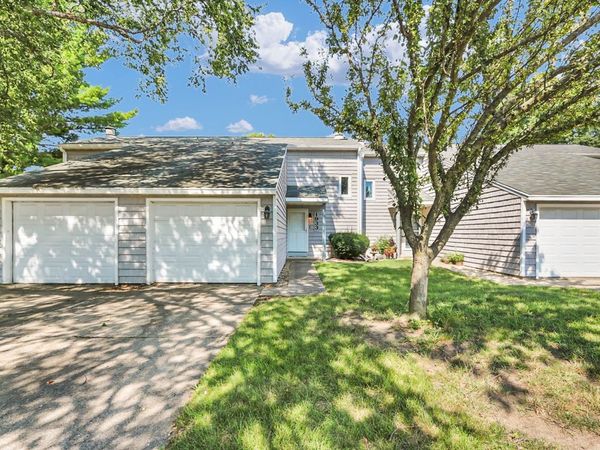 1933 Blackthorn Drive , Champaign, IL 61821