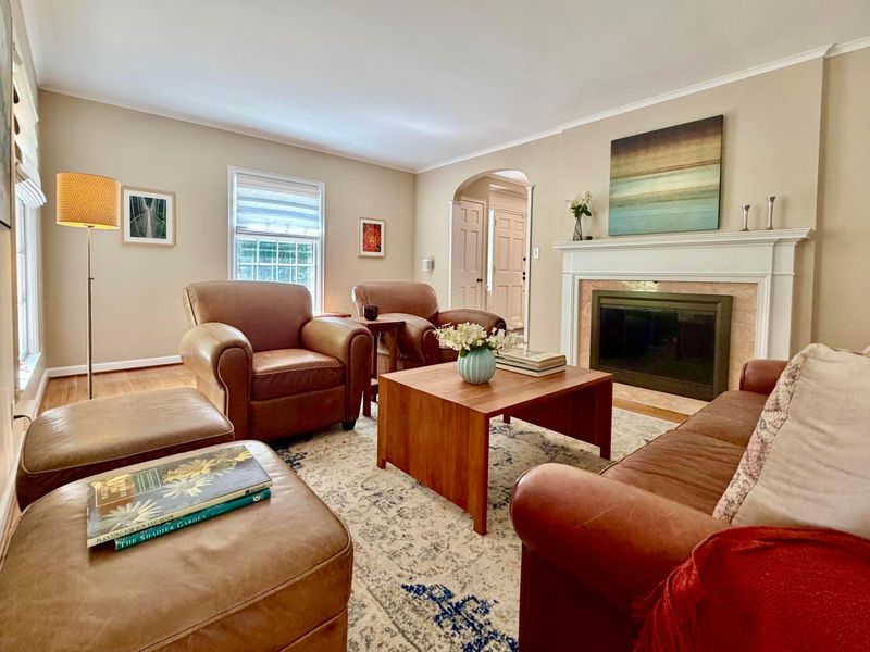 160 W Royal Forest Boulevard, Columbus, OH 43214 Photo 12