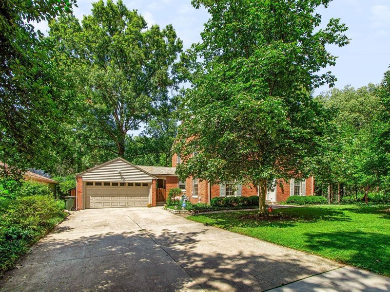 160 W Royal Forest Boulevard, Columbus, OH 43214 Photo 2