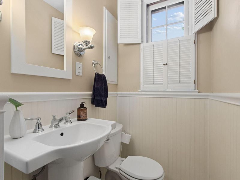 160 W Royal Forest Boulevard, Columbus, OH 43214 Photo 23