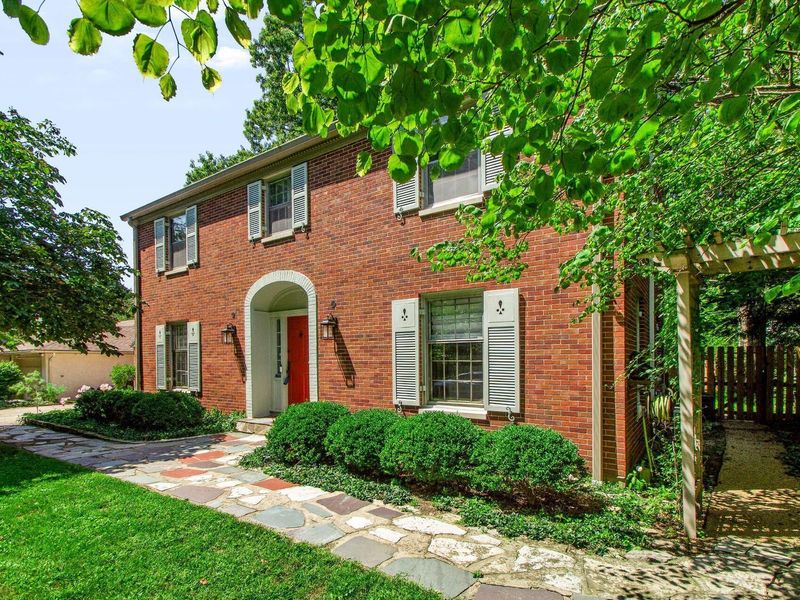 160 W Royal Forest Boulevard, Columbus, OH 43214 Photo 3