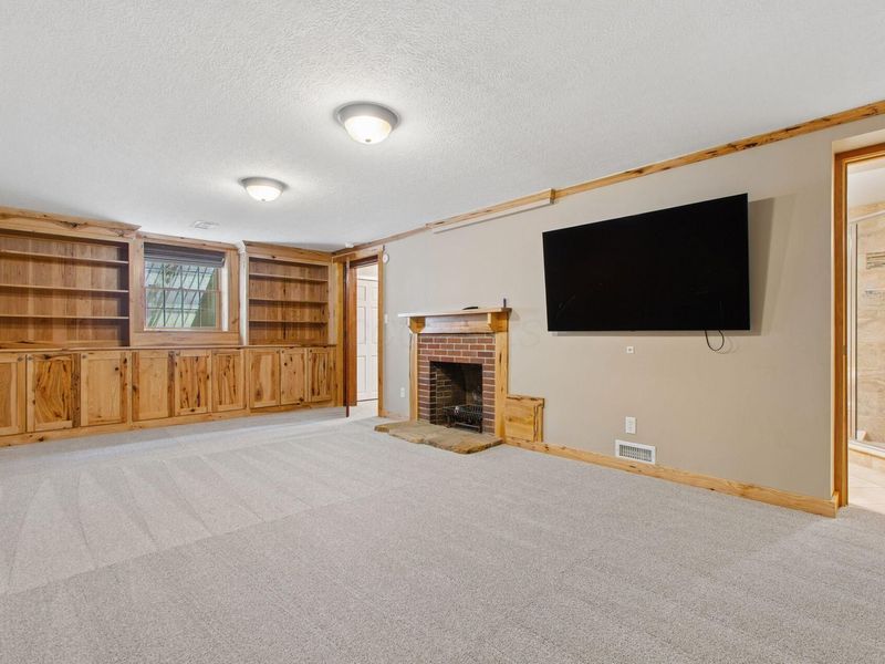 160 W Royal Forest Boulevard, Columbus, OH 43214 Photo 35