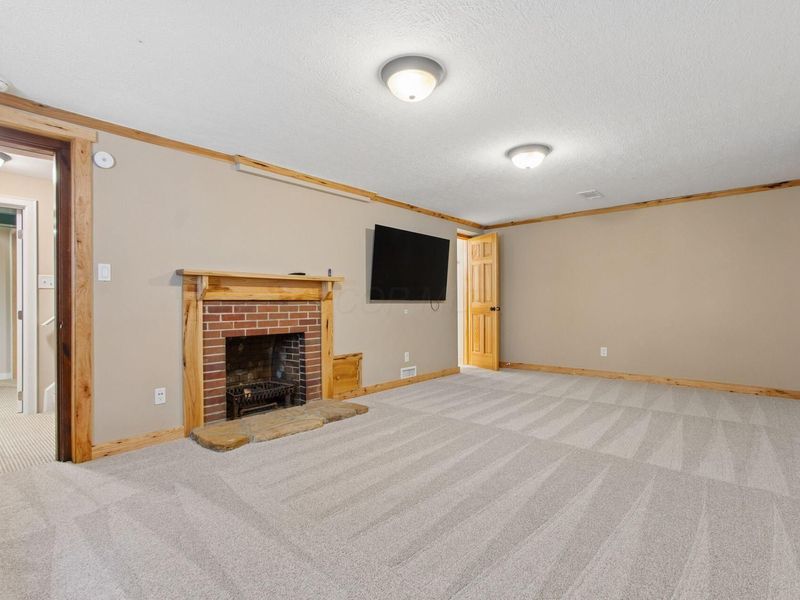 160 W Royal Forest Boulevard, Columbus, OH 43214 Photo 37