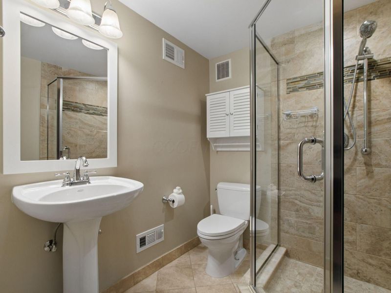 160 W Royal Forest Boulevard, Columbus, OH 43214 Photo 39