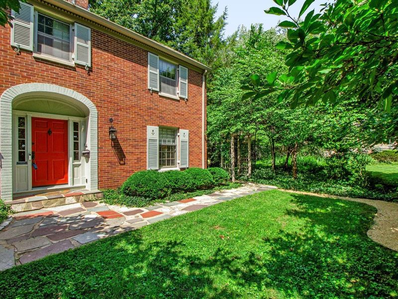 160 W Royal Forest Boulevard, Columbus, OH 43214 Photo 4