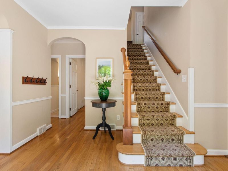 160 W Royal Forest Boulevard, Columbus, OH 43214 Photo 7