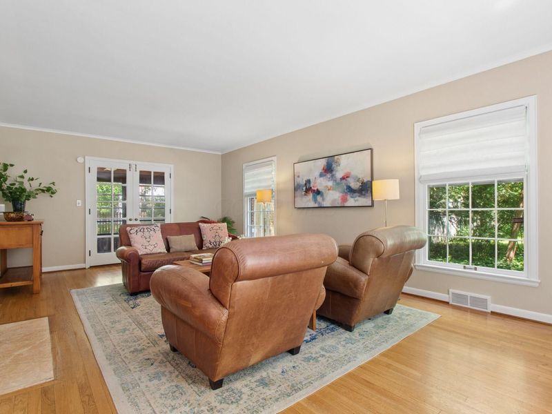 160 W Royal Forest Boulevard, Columbus, OH 43214 Photo 8