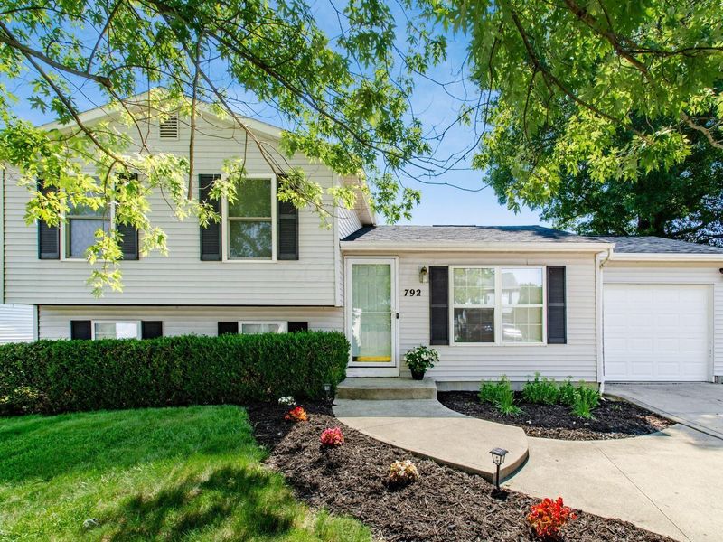 792 Carteret Drive, Columbus, OH 43228 Photo 1