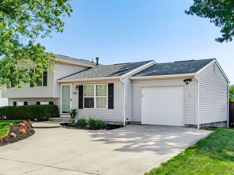 792 Carteret Drive, Columbus, OH 43228 Photo 2