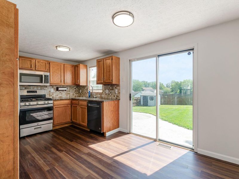 792 Carteret Drive, Columbus, OH 43228 Photo 6