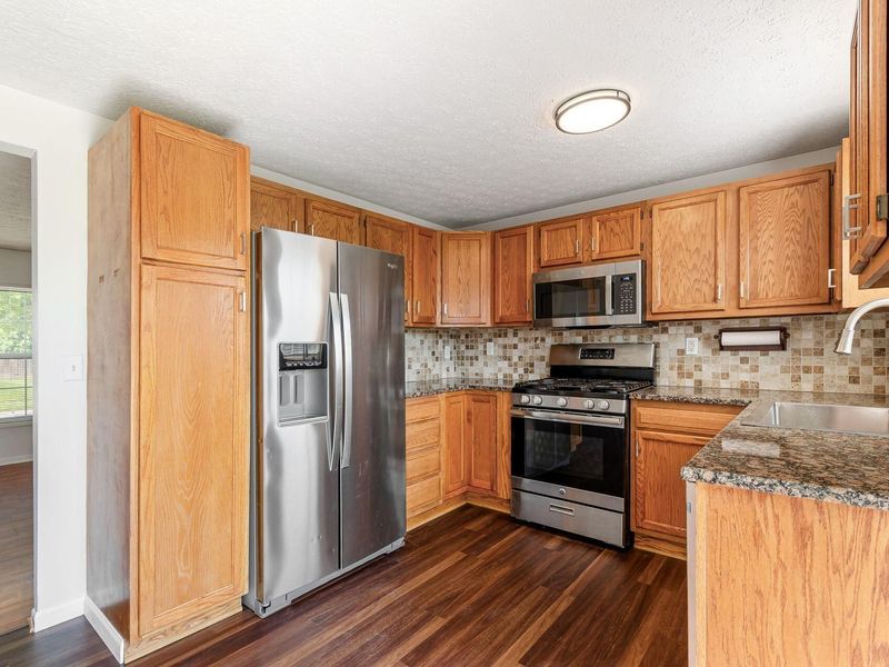 792 Carteret Drive, Columbus, OH 43228 Photo 7