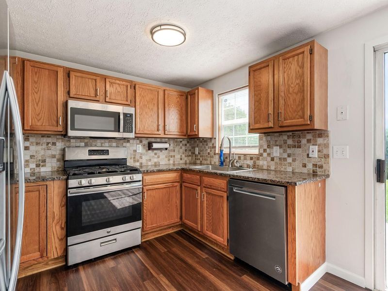 792 Carteret Drive, Columbus, OH 43228 Photo 8