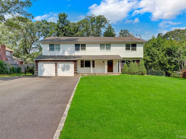 8 Tobi Lane , East Setauket, NY 11733