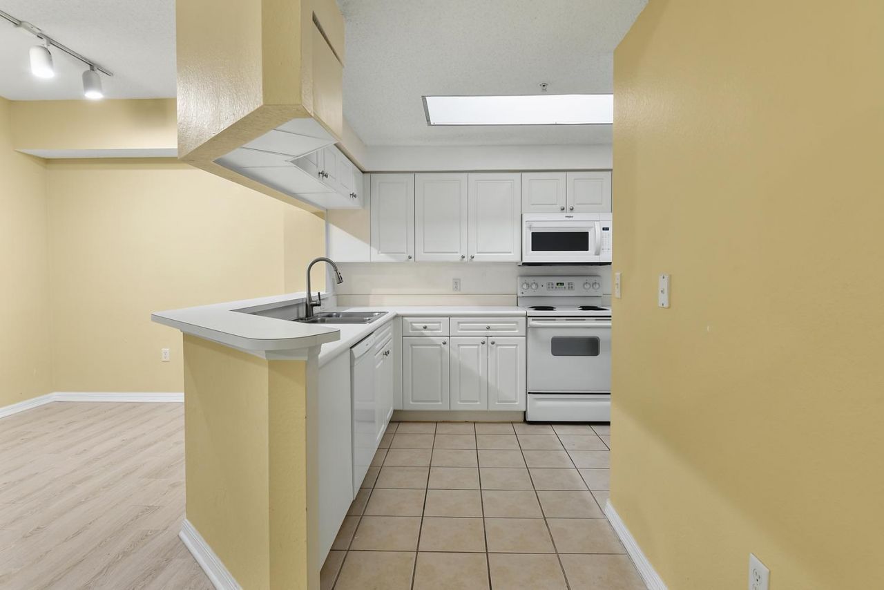 2730 Anzio Court, Unit 108, Palm Beach Gardens, FL 33410 Photo