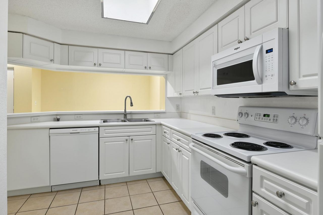 2730 Anzio Court, Unit 108, Palm Beach Gardens, FL 33410 Photo
