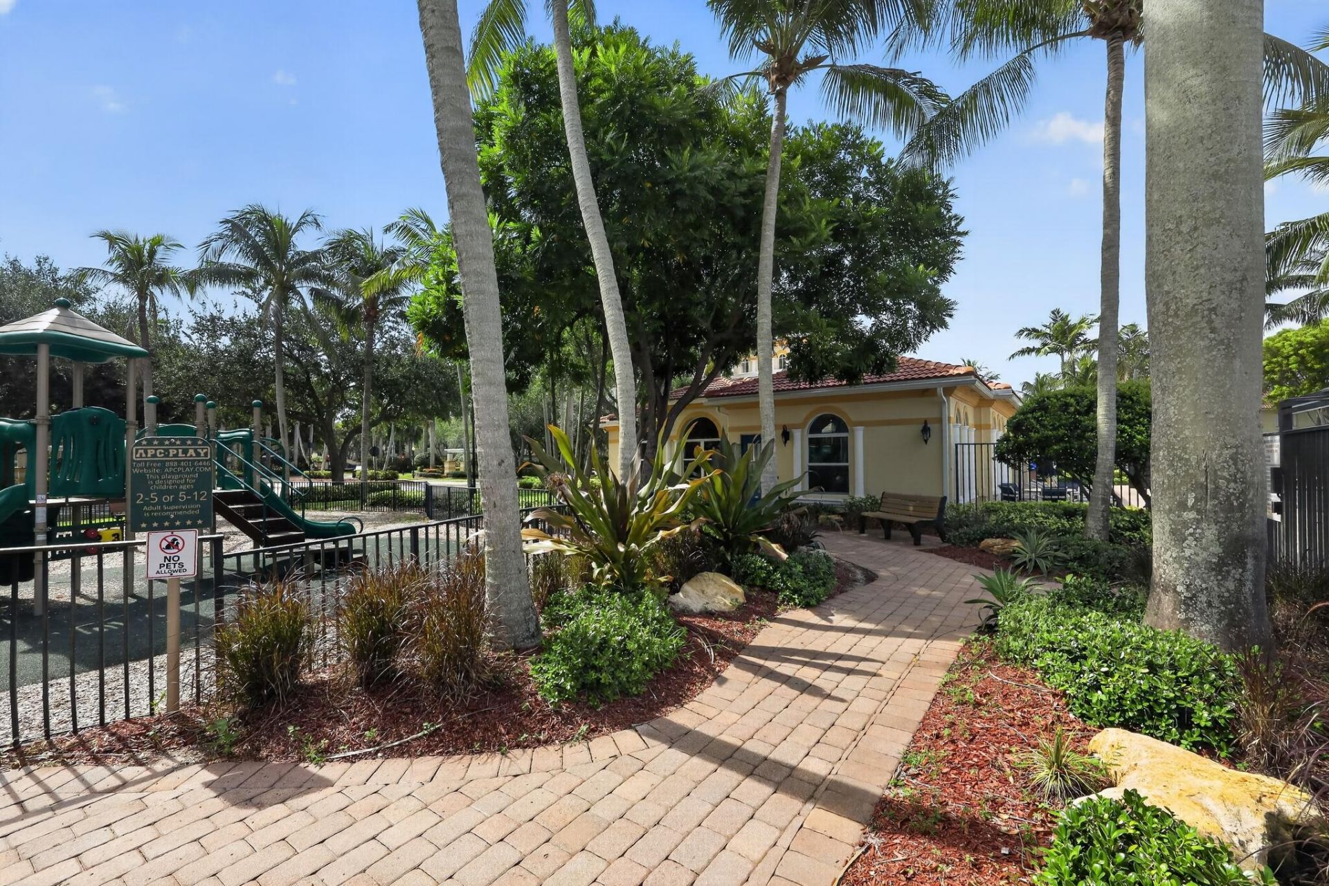 2823 S Evergreen Circle, Boynton Beach, FL 33426 Photo