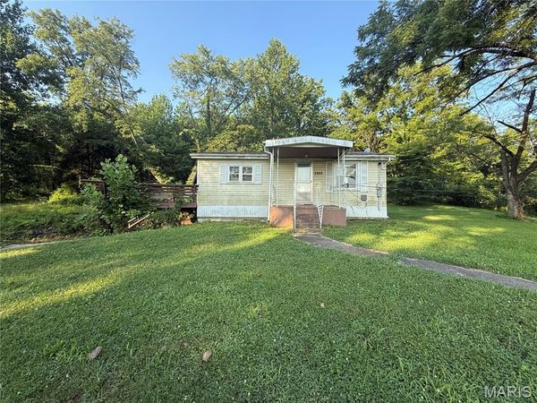 2405 Lilly Street , Hannibal, MO 63401