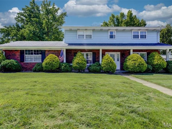 14 Lee Court , St Charles, MO 63301