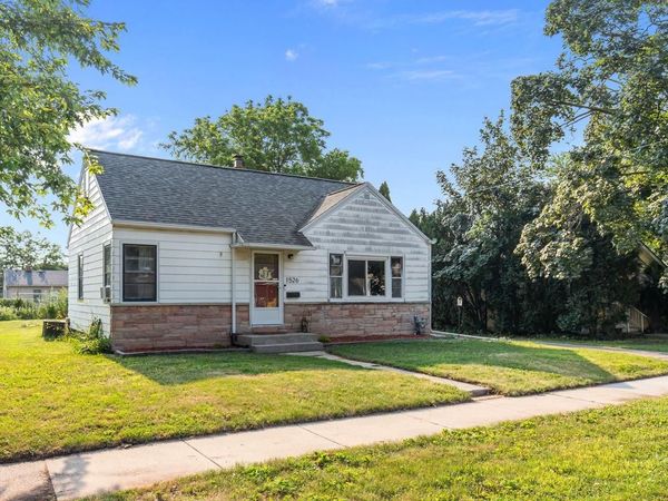 1526 RUGBY STREET, Oshkosh, WI 54901
