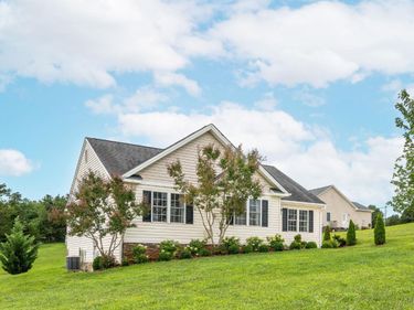 1572 Village Ct, Bedford, VA 24523