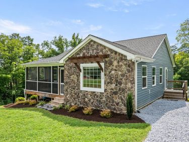 117 E Otter Ridge Drive, Goode, VA 24556