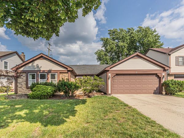 5 NEWTOWN Court, Buffalo Grove, IL 60089