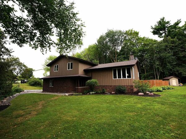 208 W HIGHLAND DRIVE, Oconto Falls, WI 54154