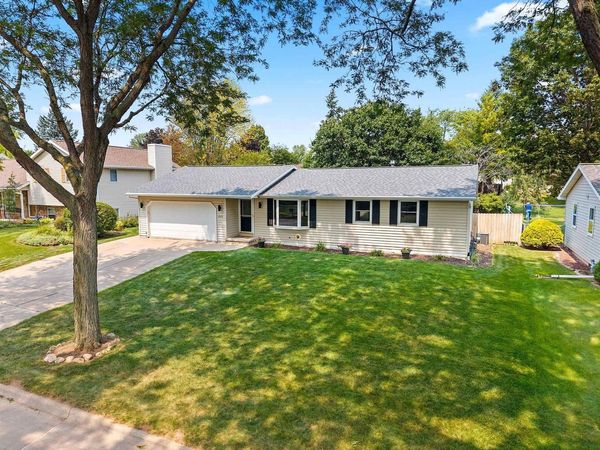 2559 WILDFLOWER, Green Bay, WI 54311