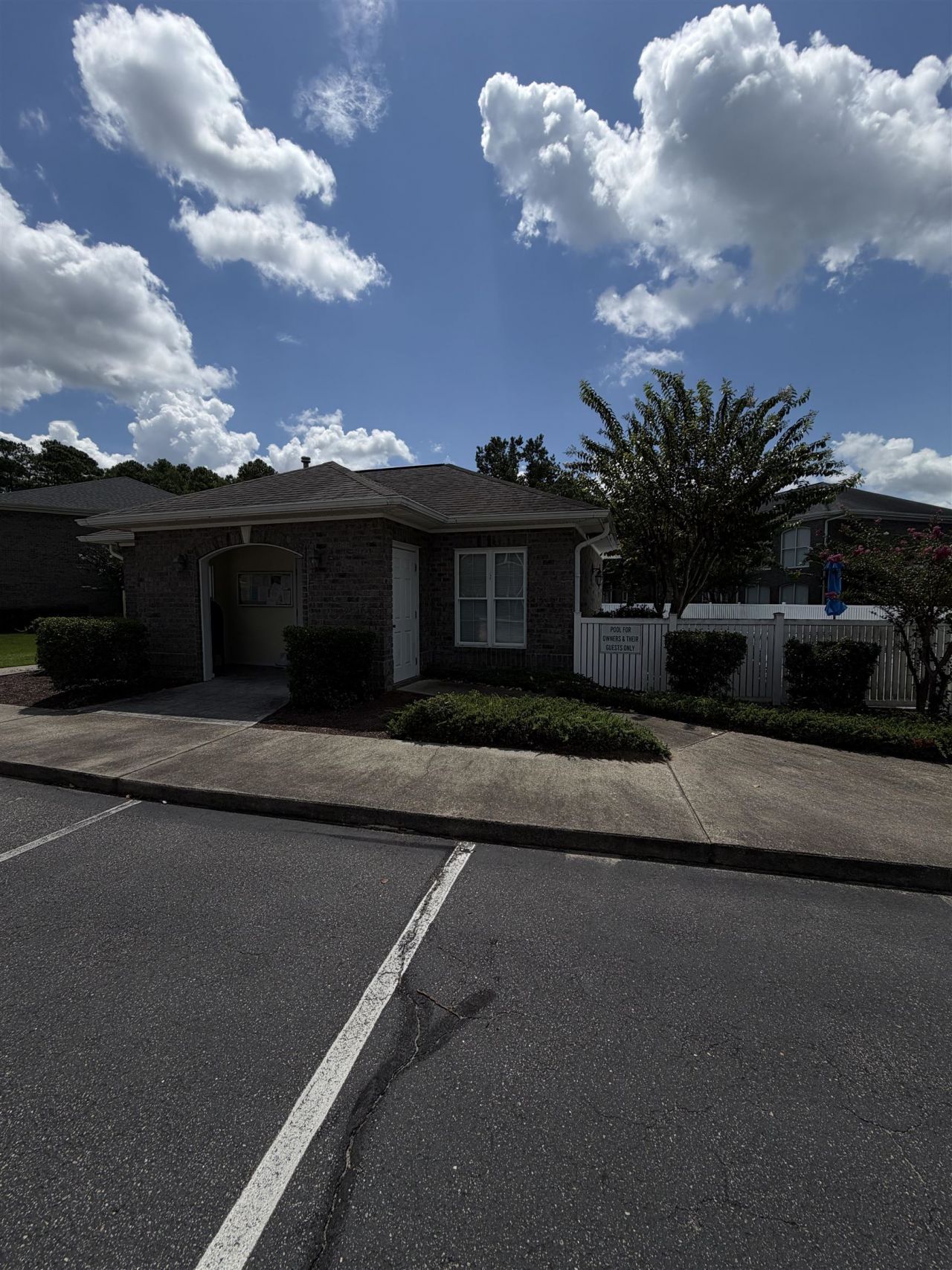 300 Willow Green Dr. Photo 28