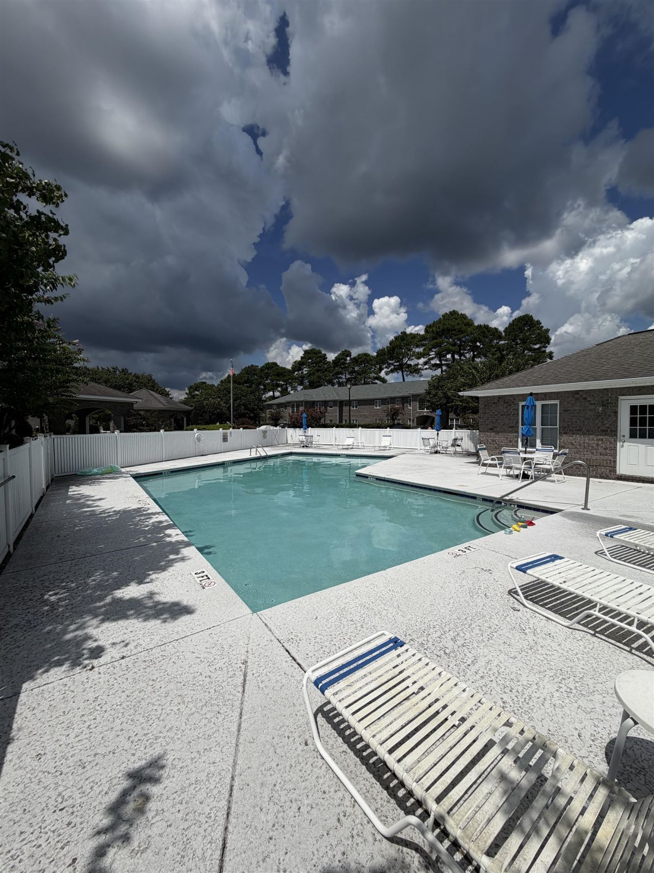 300 Willow Green Dr. Photo 31