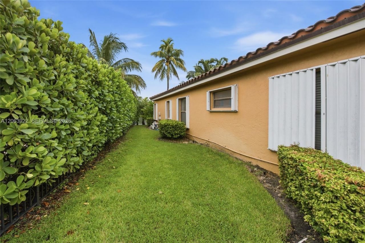 1028 Creekford Dr, Weston, FL 33326 Photo