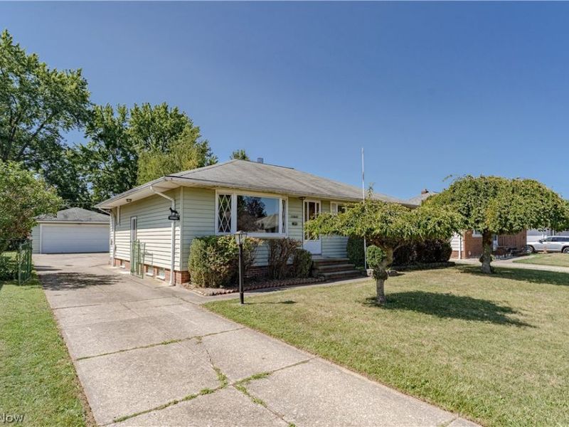 10985 Kader Drive, Parma, OH 44130 Photo 2