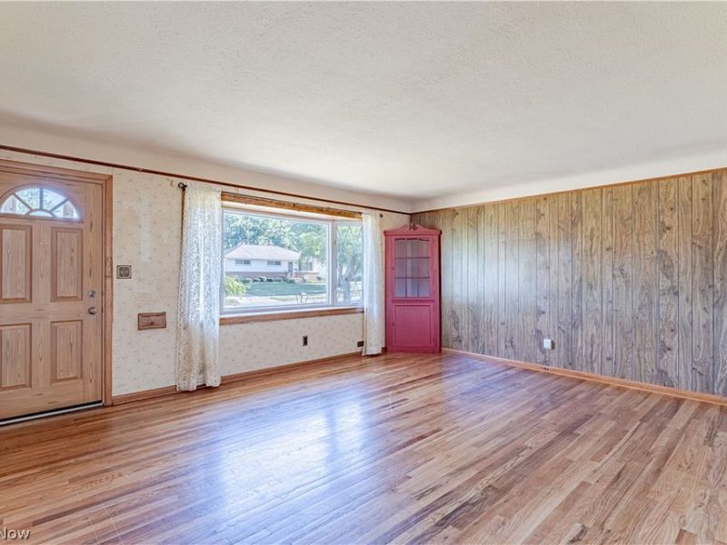 10985 Kader Drive, Parma, OH 44130 Photo 4