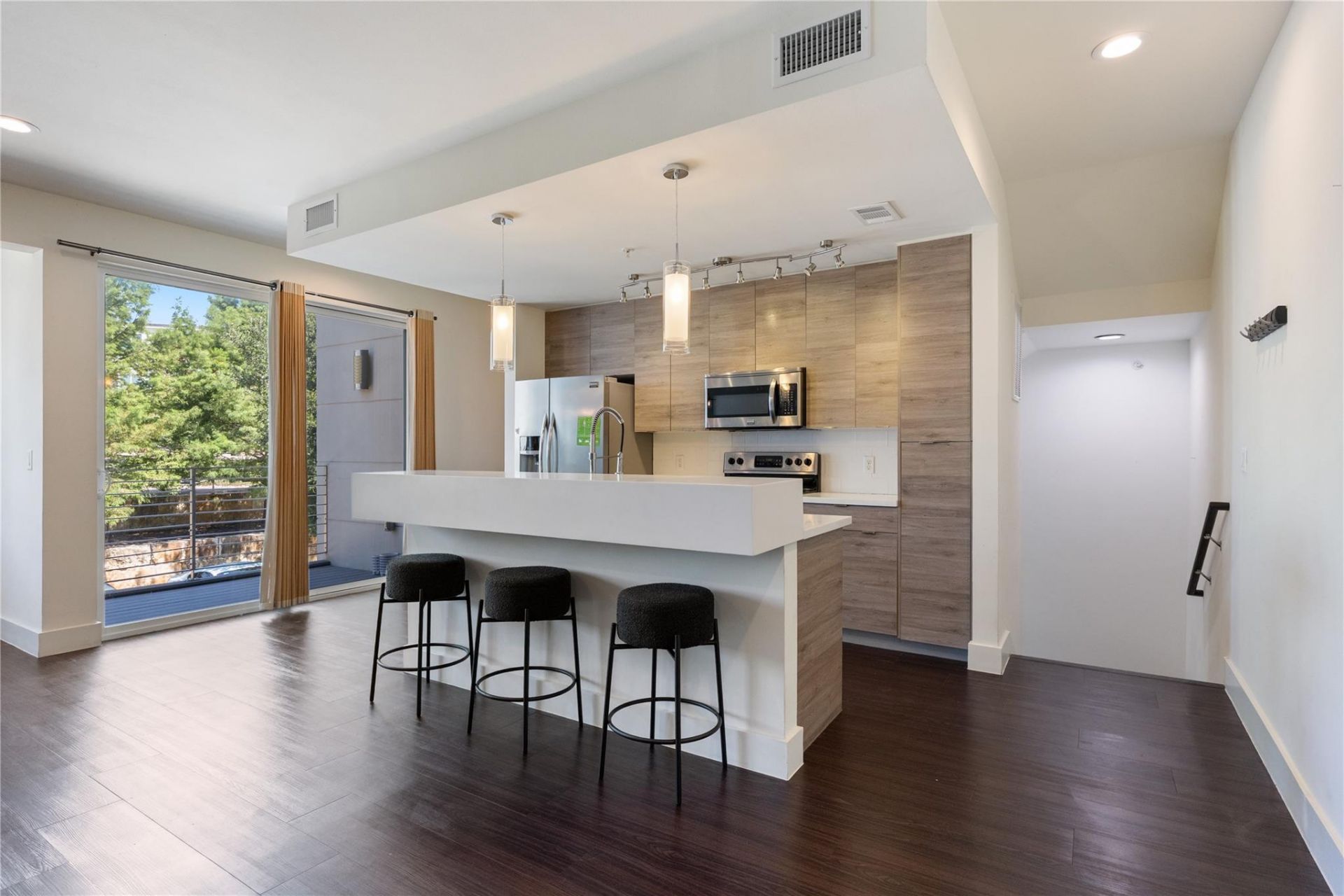 604 N Bluff Dr, Unit 225, Austin, TX 78745 Main Photo